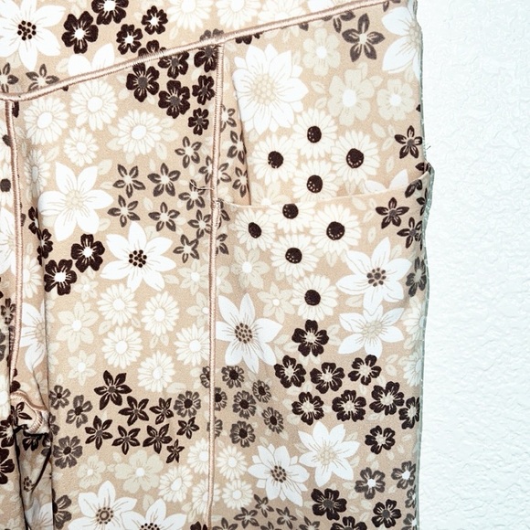 OFFLINE By Aerie Real Me 7/8 High Waisted Neutral Floral Pocket Legging - Picture 4 of 7